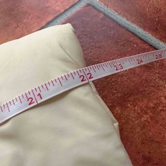 Burton Ivory Sleeveless Hooded Button Up Puffer Vest Size Medium - Picture 12 of 16